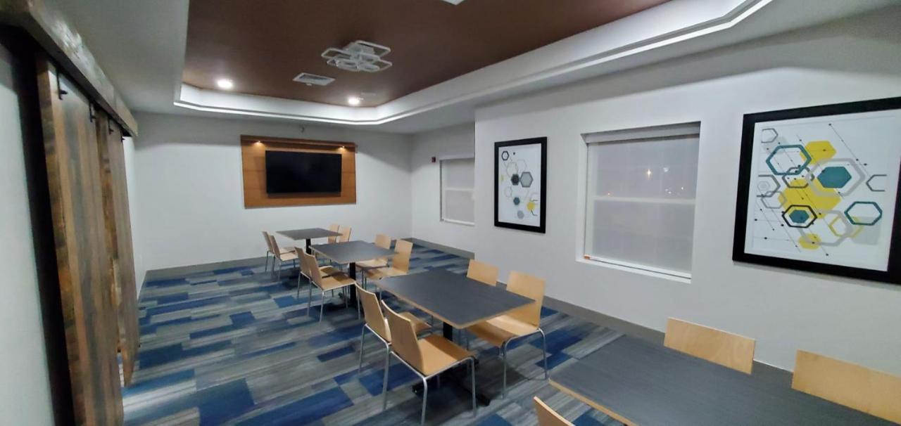 Holiday Inn Express & Suites Williamsburg By Ihg Екстериор снимка