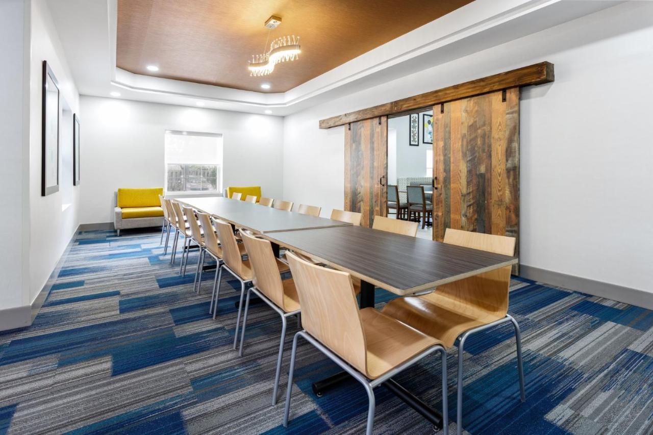 Holiday Inn Express & Suites Williamsburg By Ihg Екстериор снимка