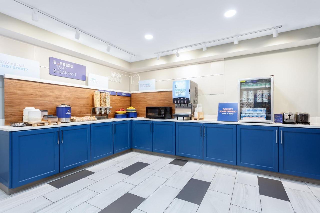 Holiday Inn Express & Suites Williamsburg By Ihg Екстериор снимка