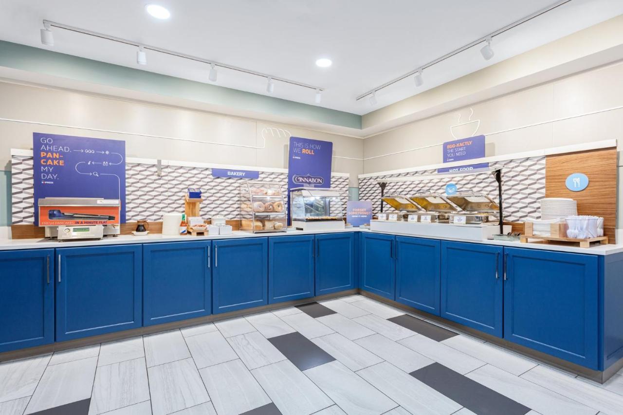 Holiday Inn Express & Suites Williamsburg By Ihg Екстериор снимка