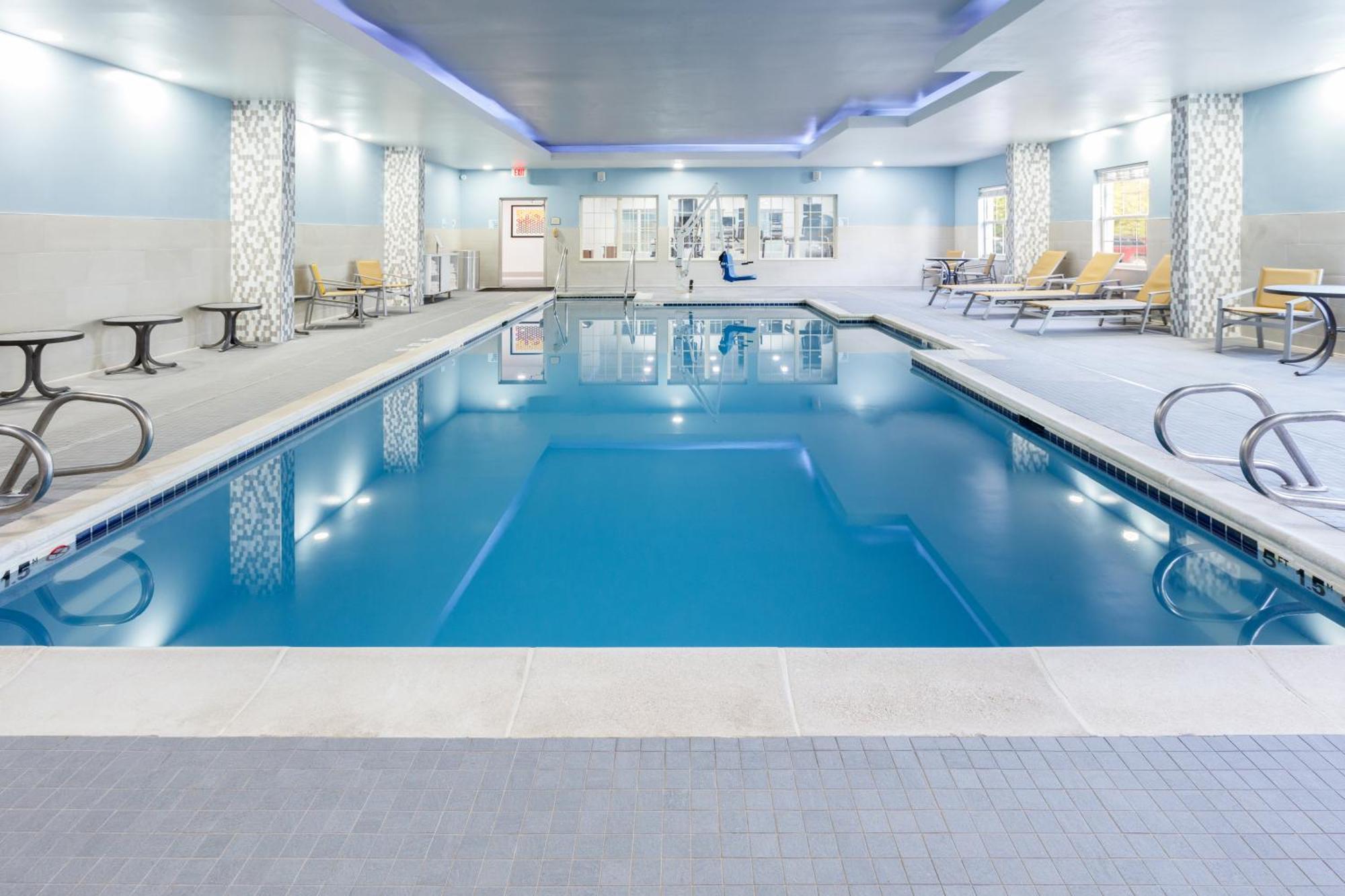 Holiday Inn Express & Suites Williamsburg By Ihg Екстериор снимка