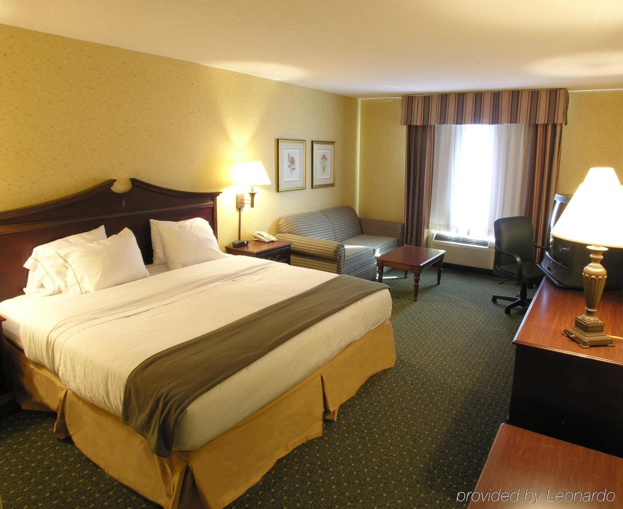 Holiday Inn Express & Suites Williamsburg By Ihg Стая снимка