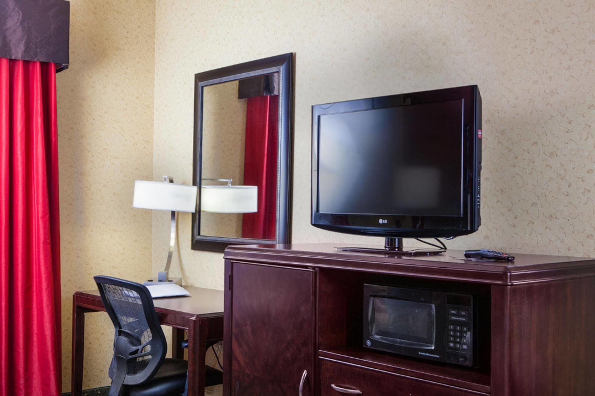 Holiday Inn Express & Suites Williamsburg By Ihg Екстериор снимка